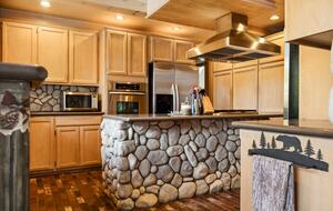 Lake Arrowhead Fireside Gathering Lodge - Lake Arrowhead, California