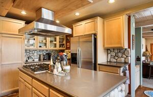 Lake Arrowhead Fireside Gathering Lodge - Lake Arrowhead, California