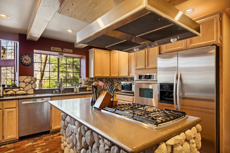 Lake Arrowhead Fireside Gathering Lodge - Lake Arrowhead, California
