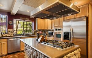 Lake Arrowhead Fireside Gathering Lodge - Lake Arrowhead, California