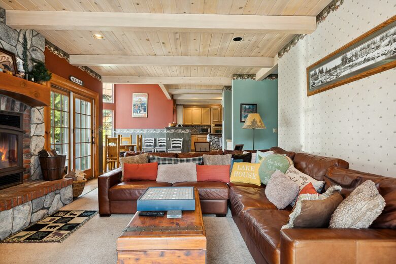 Lake Arrowhead Fireside Gathering Lodge - Lake Arrowhead, California