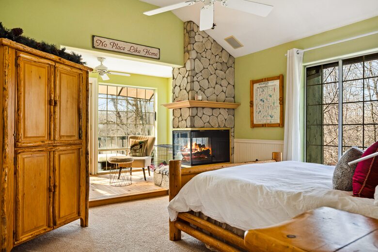 Lake Arrowhead Fireside Gathering Lodge - Lake Arrowhead, California
