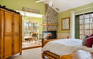 Lake Arrowhead Fireside Gathering Lodge - Lake Arrowhead, California