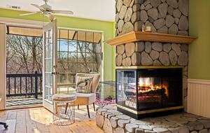 Lake Arrowhead Fireside Gathering Lodge - Lake Arrowhead, California