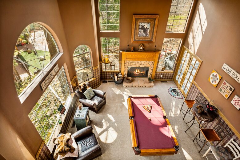 Lake Arrowhead Fireside Gathering Lodge - Lake Arrowhead, California