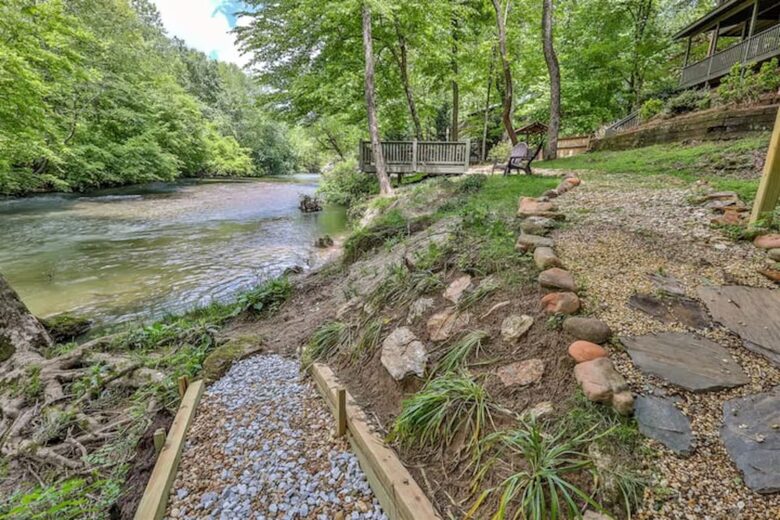 Ellijay Riverfront Cabin - Ellijay, Georgia