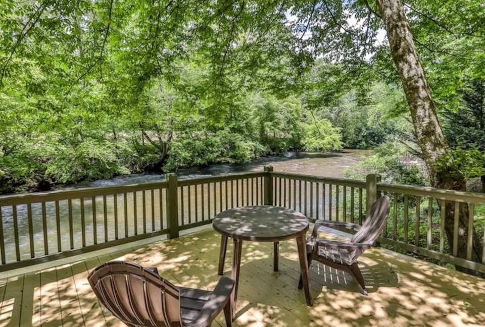 Ellijay Riverfront Cabin - Ellijay, Georgia