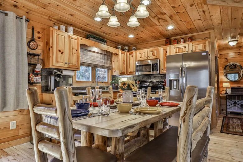 Ellijay Riverfront Cabin - Ellijay, Georgia