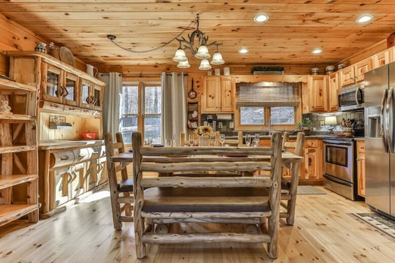 Ellijay Riverfront Cabin - Ellijay, Georgia