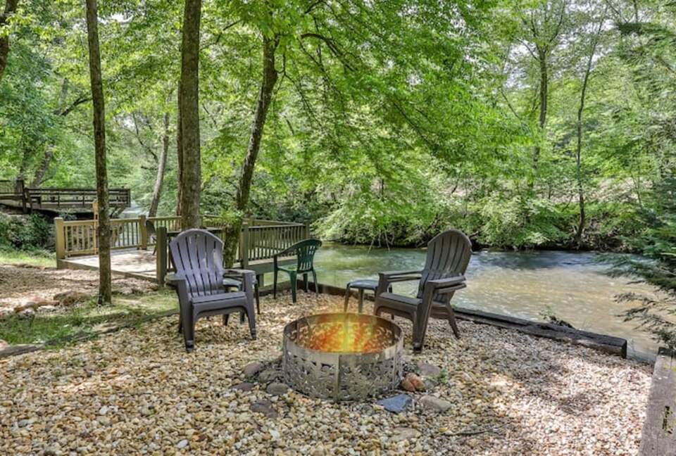 Ellijay Riverfront Cabin - Ellijay, Georgia