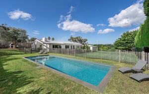 Portsea Garden Estate with Pool & Tennis Court - Melbourne, Australia