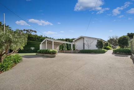 Portsea Garden Estate with Pool & Tennis Court - Melbourne, Australia