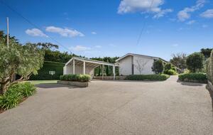 Portsea Garden Estate with Pool & Tennis Court - Melbourne, Australia