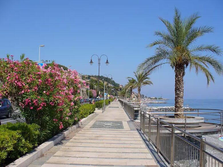 Charming Varazze Coastal Apartment - Varazze, Italy