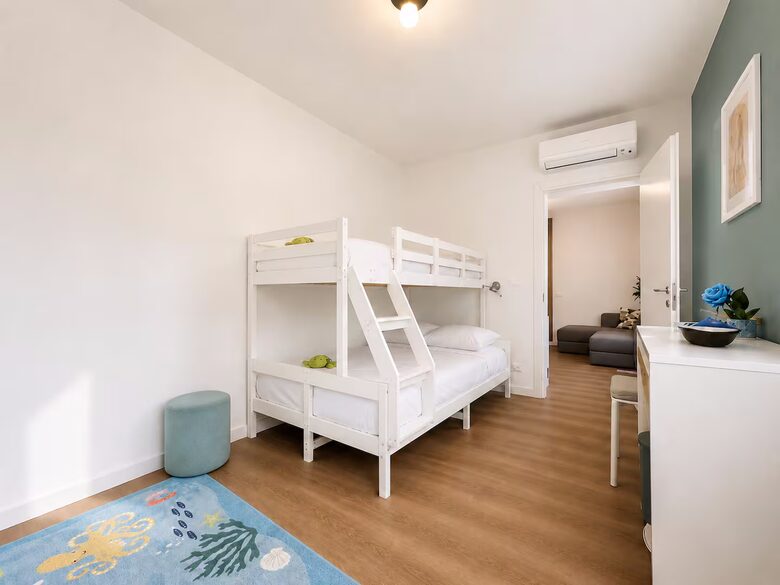 Charming Varazze Coastal Apartment - Varazze, Italy