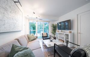 Entertainment District Retreat with CN Tower Views - Toronto, Canada