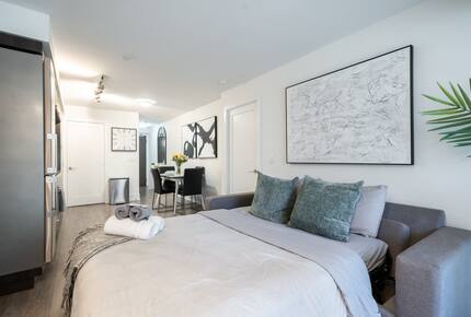 Entertainment District Retreat with CN Tower Views - Toronto, Canada
