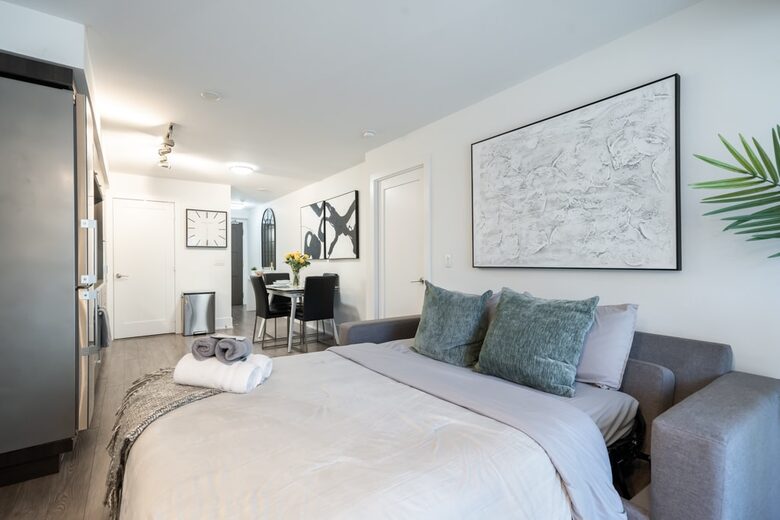Entertainment District Retreat with CN Tower Views - Toronto, Canada