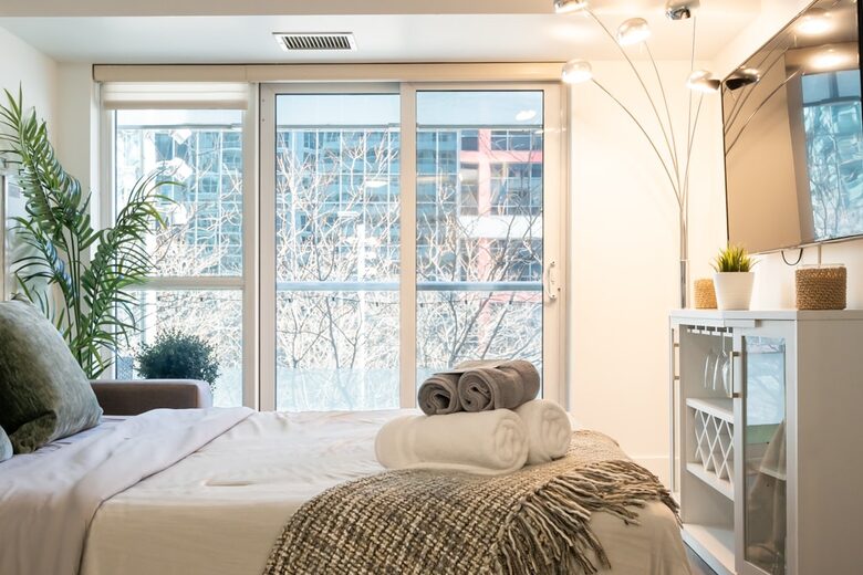 Entertainment District Retreat with CN Tower Views - Toronto, Canada