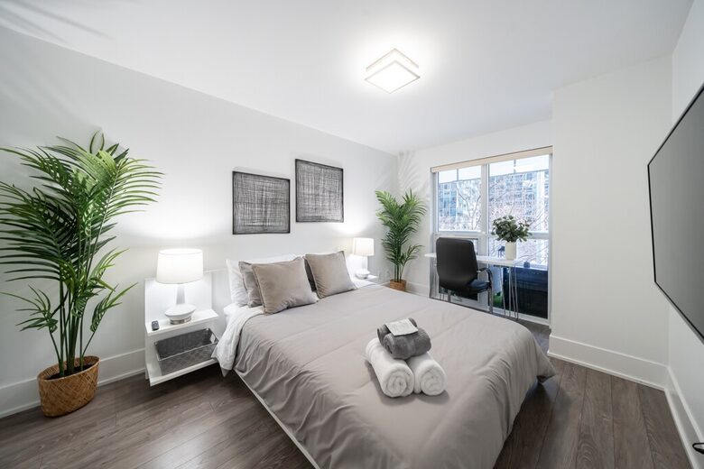 Entertainment District Retreat with CN Tower Views - Toronto, Canada