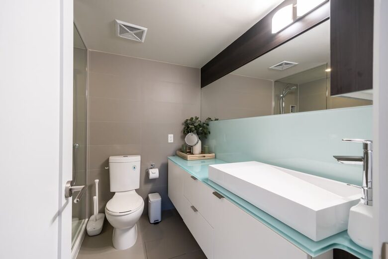 Entertainment District Retreat with CN Tower Views - Toronto, Canada