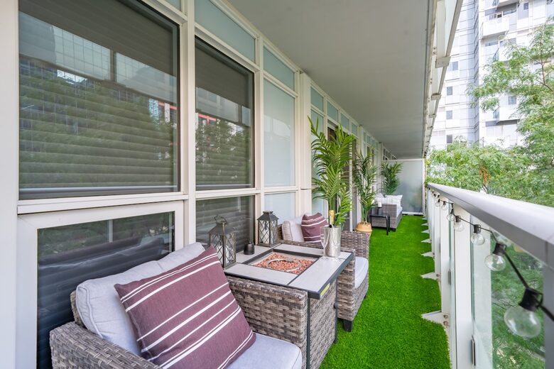 Entertainment District Retreat with CN Tower Views - Toronto, Canada