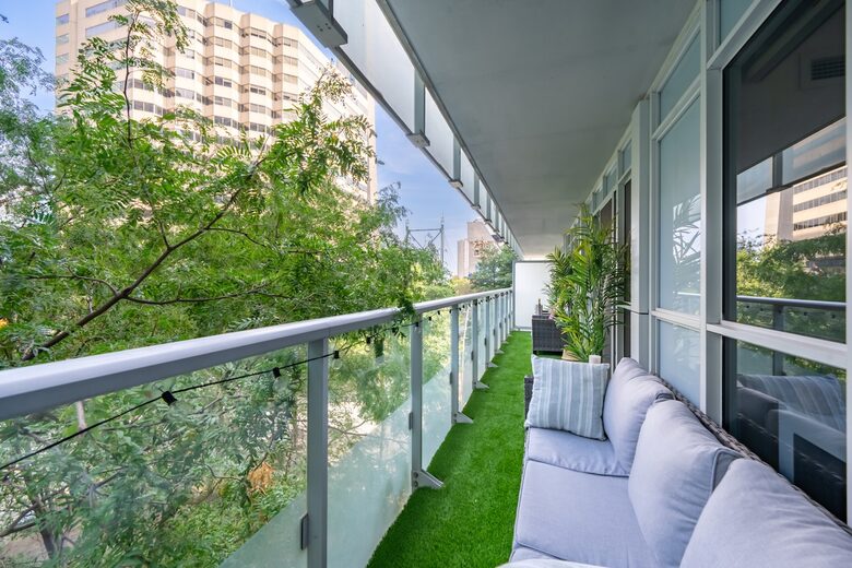 Entertainment District Retreat with CN Tower Views - Toronto, Canada