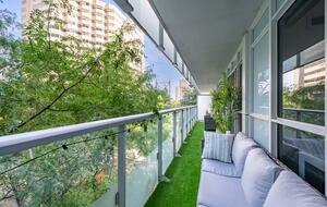 Entertainment District Retreat with CN Tower Views - Toronto, Canada