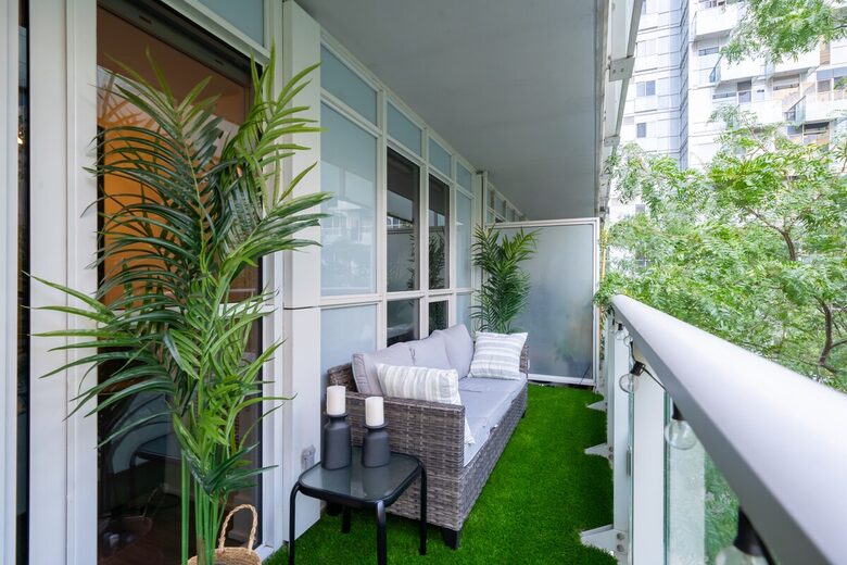 Entertainment District Retreat with CN Tower Views - Toronto, Canada