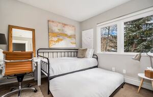 Four-Season Retreat Between Vail and Beaver Creek - Avon, Colorado