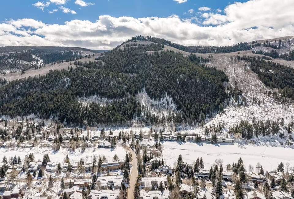 Four-Season Retreat Between Vail and Beaver Creek - Avon, Colorado