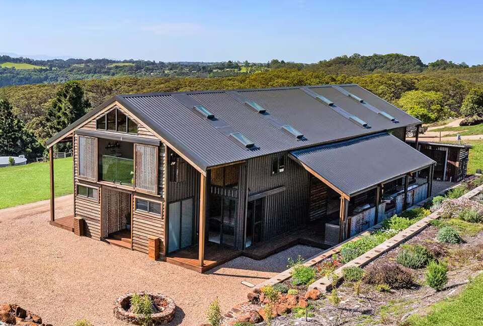 Luxury Hinterland Escape on 200 Acres - The Barn Retreat - Coolgardie, Australia