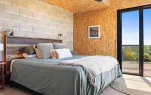 Luxury Hinterland Escape on 200 Acres - The Barn Retreat - Coolgardie, Australia