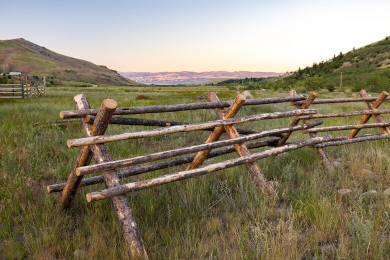 บ้านไม้ Mill Creek บนพื้นที่ส่วนตัว 80 เอเคอร์ - Anaconda, Montana
