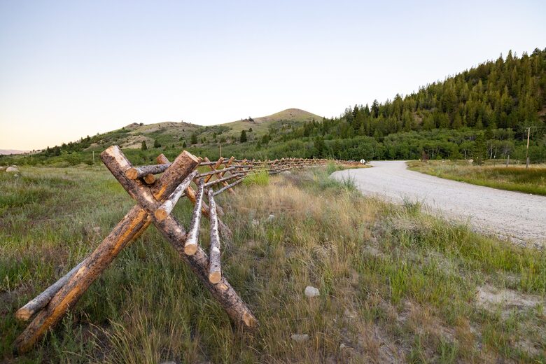 บ้านไม้ Mill Creek บนพื้นที่ส่วนตัว 80 เอเคอร์ - Anaconda, Montana