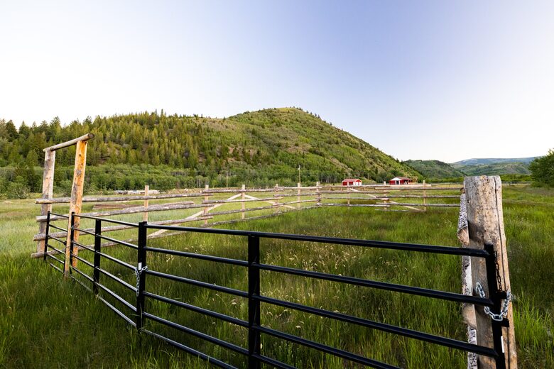 บ้านไม้ Mill Creek บนพื้นที่ส่วนตัว 80 เอเคอร์ - Anaconda, Montana
