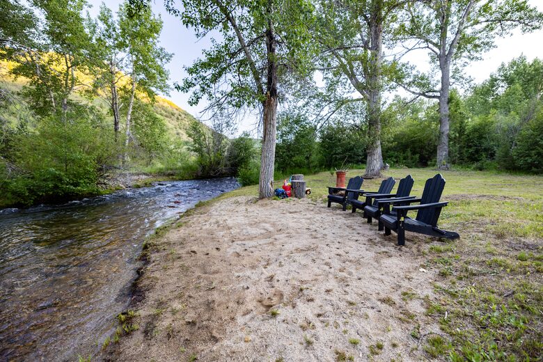 บ้านไม้ Mill Creek บนพื้นที่ส่วนตัว 80 เอเคอร์ - Anaconda, Montana