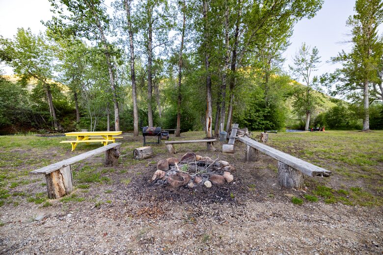 บ้านไม้ Mill Creek บนพื้นที่ส่วนตัว 80 เอเคอร์ - Anaconda, Montana