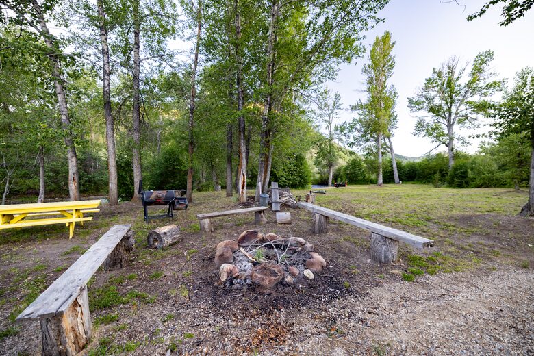 บ้านไม้ Mill Creek บนพื้นที่ส่วนตัว 80 เอเคอร์ - Anaconda, Montana
