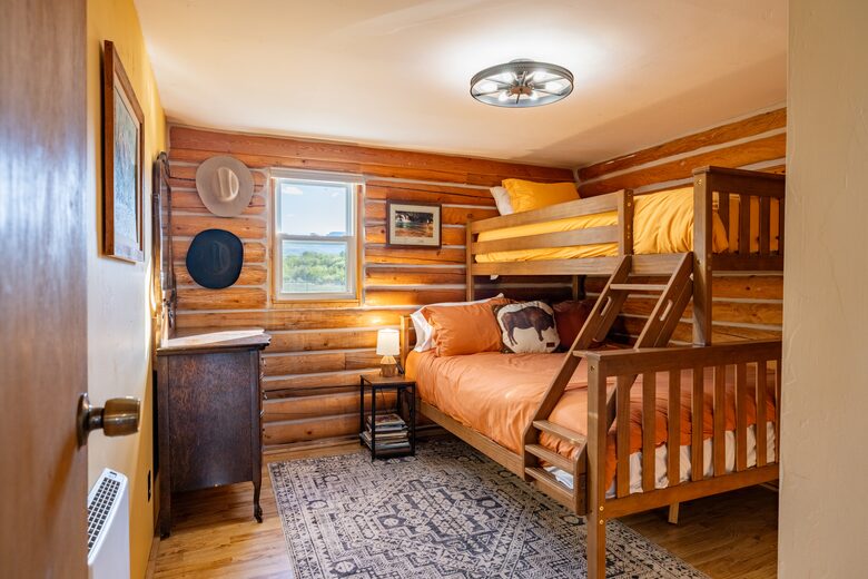 บ้านไม้ Mill Creek บนพื้นที่ส่วนตัว 80 เอเคอร์ - Anaconda, Montana