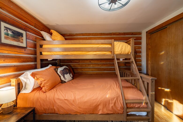 บ้านไม้ Mill Creek บนพื้นที่ส่วนตัว 80 เอเคอร์ - Anaconda, Montana