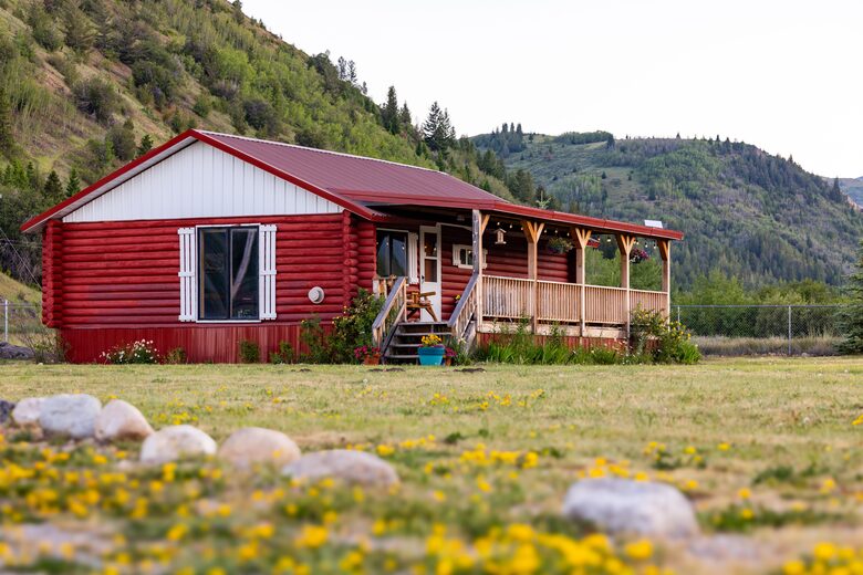 บ้านไม้ Mill Creek บนพื้นที่ส่วนตัว 80 เอเคอร์ - Anaconda, Montana