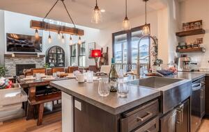 Luxury Mammoth Escape Near Eagle Lodge - Mammoth Lakes, California