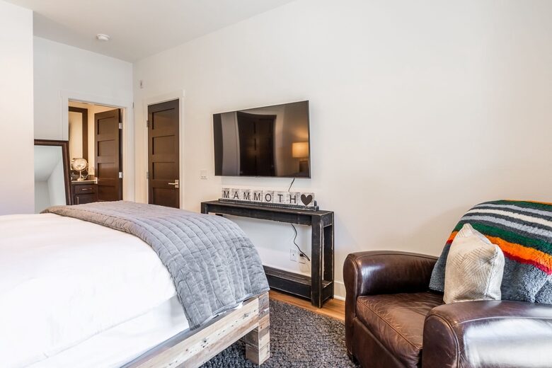 Luxury Mammoth Escape Near Eagle Lodge - Mammoth Lakes, California