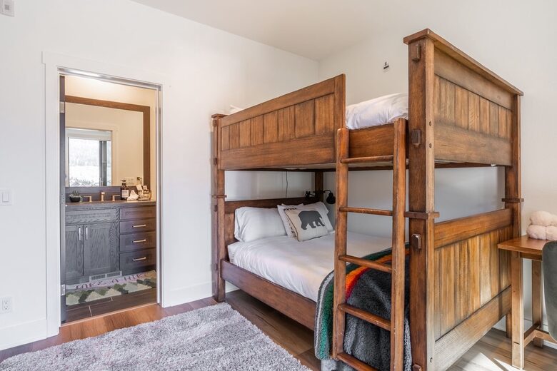 Luxury Mammoth Escape Near Eagle Lodge - Mammoth Lakes, California