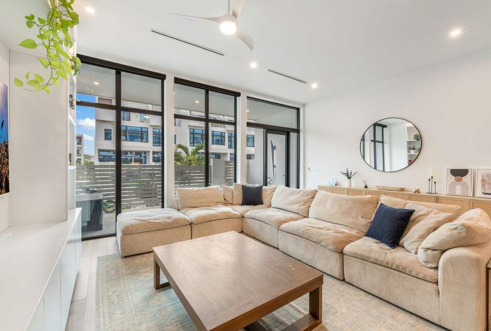 Contemporary Coastal Home in Grand Cayman - George Town, Cayman Islands
