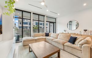 Contemporary Coastal Home in Grand Cayman - George Town, Cayman Islands