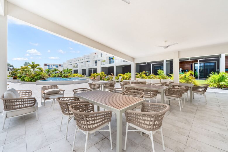 Contemporary Coastal Home in Grand Cayman - George Town, Cayman Islands