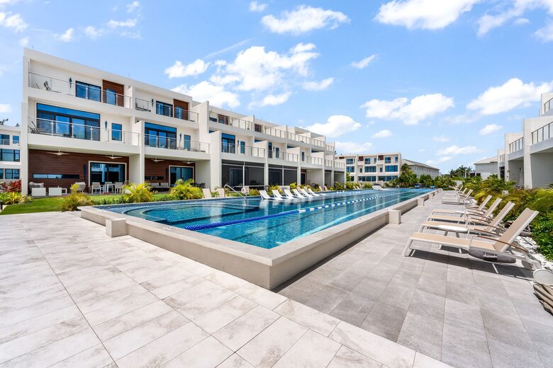 Contemporary Coastal Home in Grand Cayman - George Town, Cayman Islands
