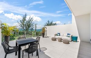 Contemporary Coastal Home in Grand Cayman - George Town, Cayman Islands